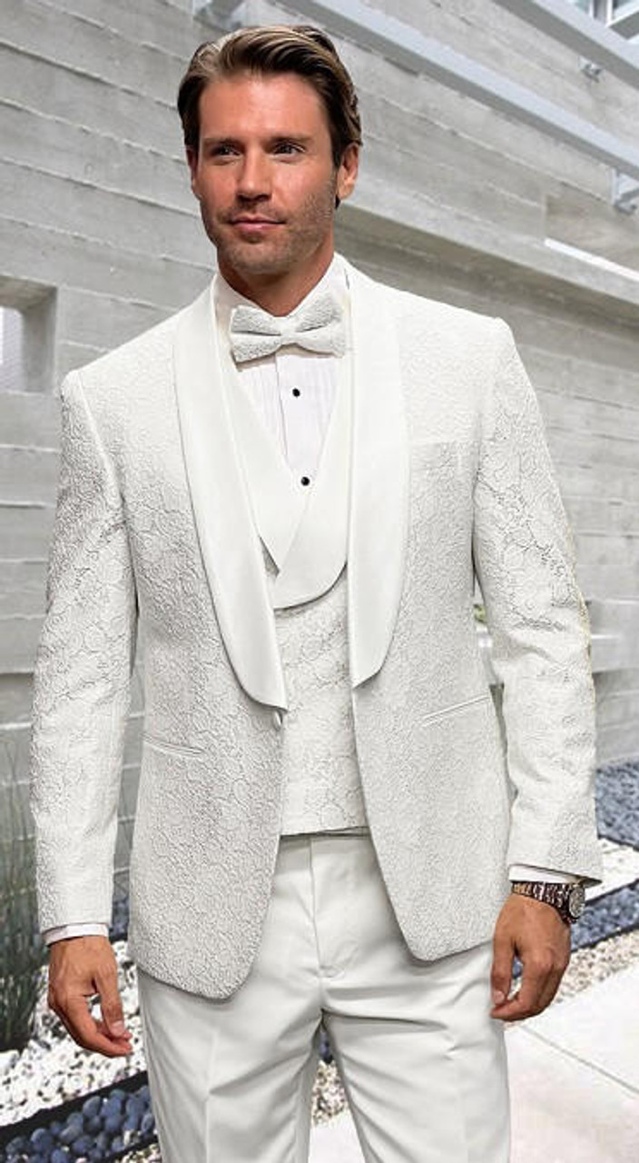 Áo vest trắng tuxedo phối cùng nơ đen lịch lãm tại buổi tiệc